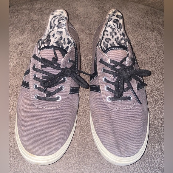 Vans - Picture 3 of 8